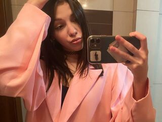 naughty cam girl masturbating with dildo LucileVerlin