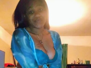 masturbating camgirl LushLucii
