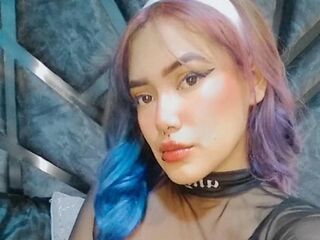 naughty camgirl masturbating with dildo MaddieLannister