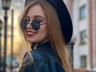 hot video chat MaiaOshman