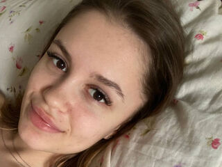 cam girl playing with vibrator MayWoods