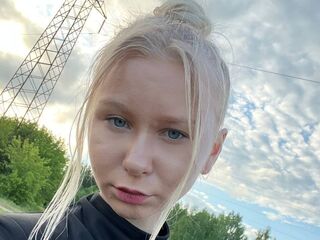 camgirl fingering bald pussy MelbaKines