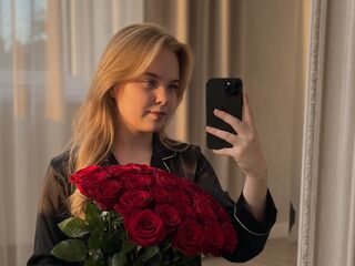 cam slut MelissaMyla