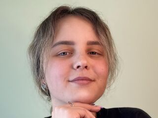 camwhore masturbating with vibrator MichaeleBendall