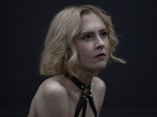 camwhore spreading pussy MilaVeyra