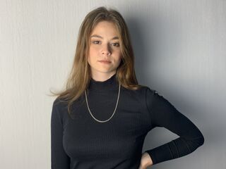 naked cam girl masturbating with vibrator MildredCooling