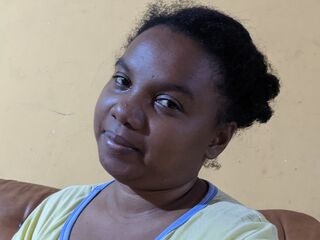 camgirl video chat room MomoRazafy