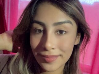 topless camgirl NovaQuenn