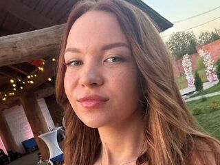 naughty cam girl fingering shaved pussy SadeBergum