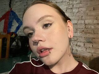 naughty camgirl masturbating SaraKnights