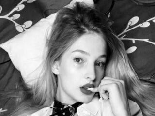 naked camgirl picture SofiaRoud