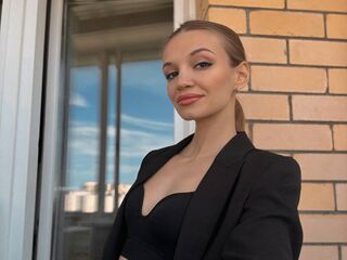 camslut SuzanUemura