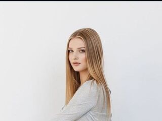 fingering webcamgirl TabathaMarcel