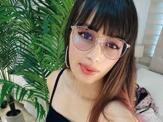 live striptease YiyisRebel