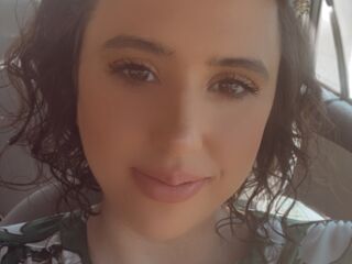 camwhore fingering pussy aurorakittygirl